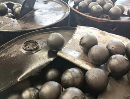 Bola fundida com alto teor de cromo